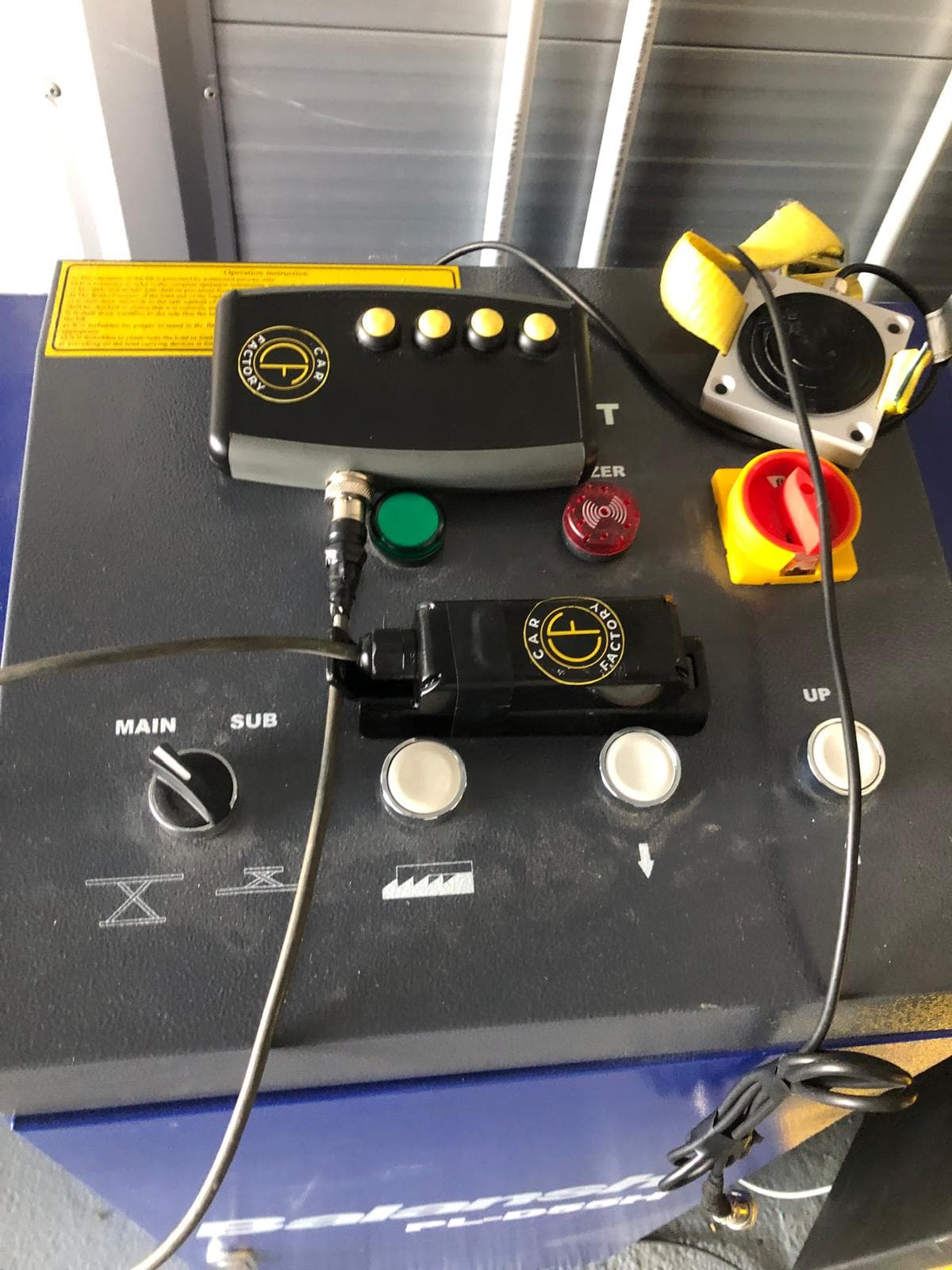 Daljinska komanda za tester kočnica